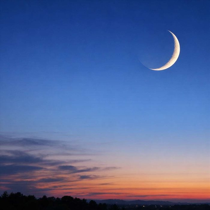 Croissant lunaire : comprendre son apparition dans le ciel | Guide complet